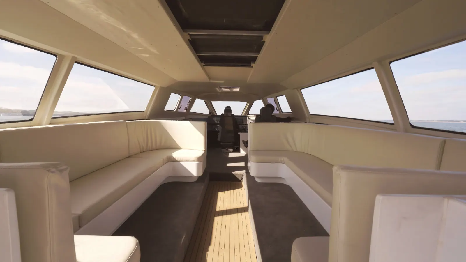 Artemis EF-12 Dayboat · low-wake passage